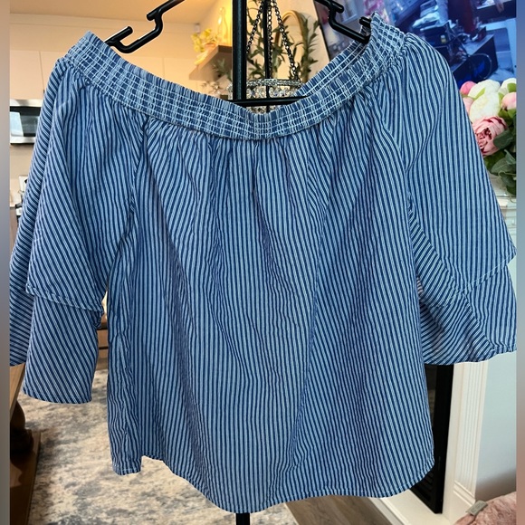 Off The Shoulder Bell-Sleeve Summer Blouse -Size S - Picture 1 of 1